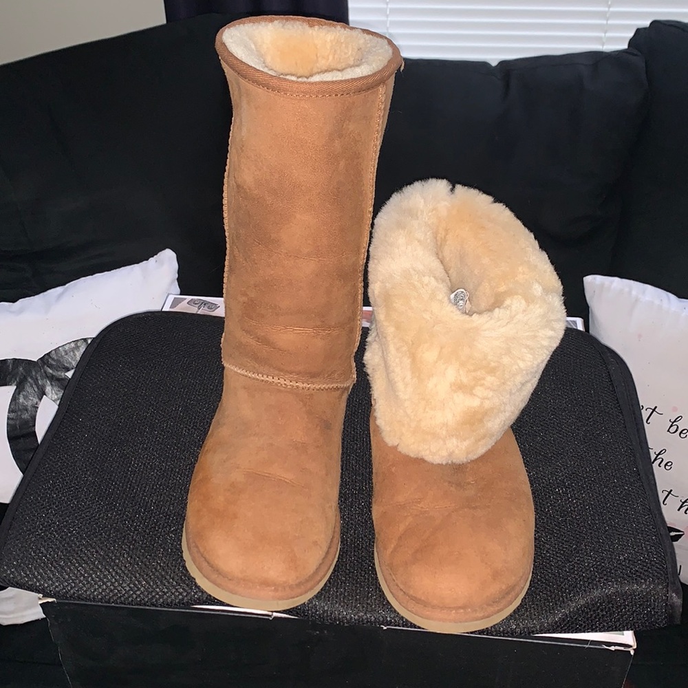Authentic Ugg boots sz 6